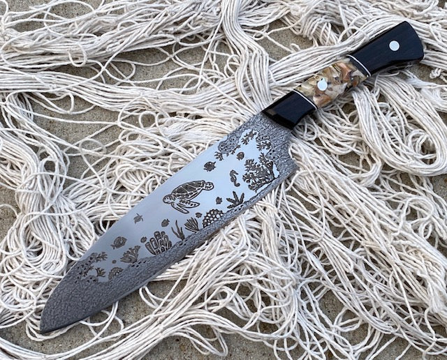 http://bergknifemaking.com/cdn/shop/products/seaturtlewithafricanblackwoodandseashellscales15_1200x1200.jpg?v=1600211946